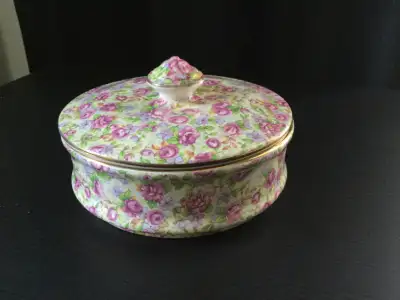 Vintage bowl with lid – Royal Winton, View more