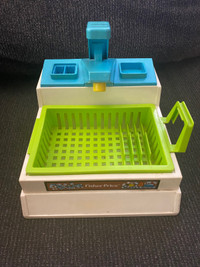 1982 Fisher Price Sink - Pumps Water!