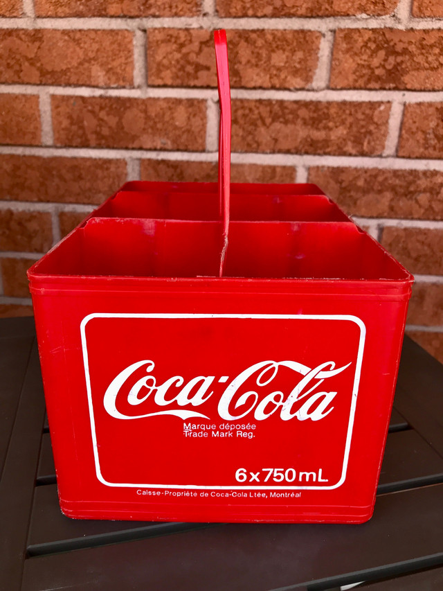 Caisse de plastique six bouteilles, 6 pack de Coca Cola de Coke dans Art et objets de collection  à Ville de Montréal - Image 2