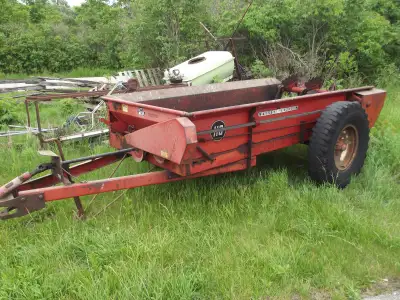 massey 110 spreader.5ftx10ft . original paint?\ Massey 110 spreader. Kept indoors. Original paint/ja...