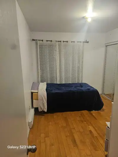 Je cherche une femme sérieuse tranquille pour une chambre dans une 4 et demi toute inclus et disponi...
