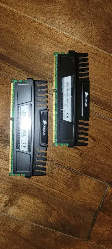 Corsair Vengeance 8GB (2x4 GB) DDR3 1600MHz (PC3 12800) Memory in System Components in Mississauga / Peel Region - Image 4
