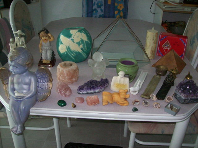 sous verre,naperon de collection,vase,bibelot,autre dans Décoration intérieure et accessoires  à Laval/Rive Nord - Image 2
