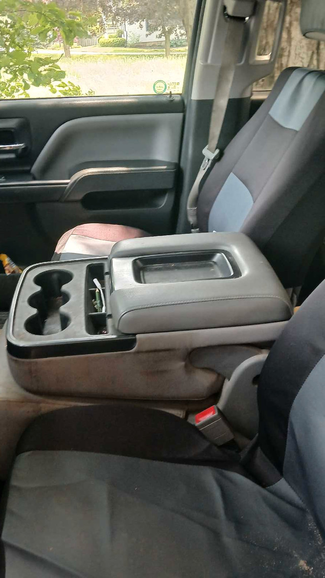 2014 gmc sierra 4x4 in Cars & Trucks in Grand Bend - Image 4