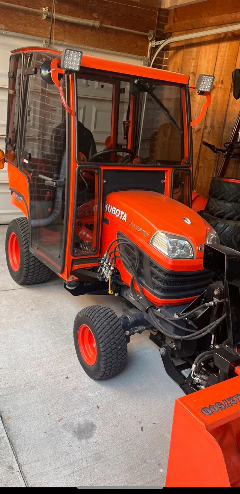 2017 Kubota tractor ( with three attachments, two sets tires