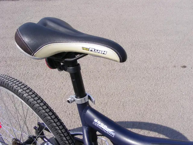 Vélo 26 po Infinity Mayhem, 21 vitesses, bleu. in Mountain in Laval / North Shore - Image 8