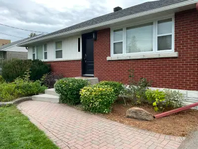 STUDENTS WELCOME! NEWLY RENOVATED 2 BEDROOM UNIT. 2 ROOMS AVAILABLE OCTOBER 1ST. **FULLY FURNISHED U...