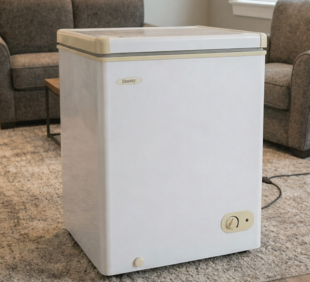 Danby Chest Freezer 3.6 cu. ft. Capacity White in Freezers in City of Toronto - Image 2