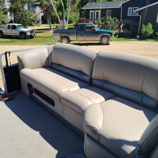 24' Manitou Pontoon Boat for Sale Powerboats & Motorboats Winnipeg