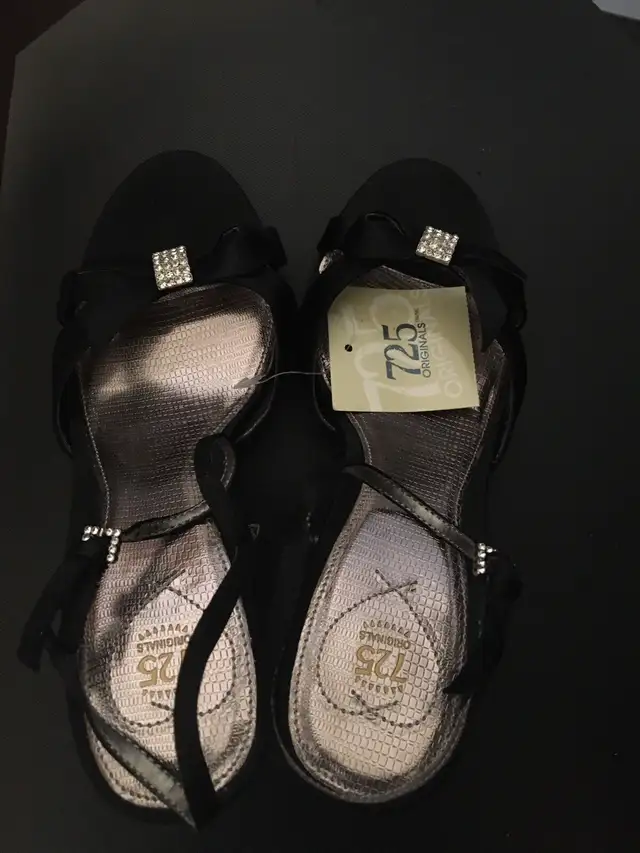 Ladies sandals New in Women's - Shoes in Calgary - Image 4