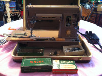 Vintage SINGER 301A SEWING MACHINE