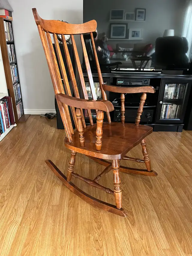 Solid Maple Rocking Chair in Chairs & Recliners in Thunder Bay - Image 2