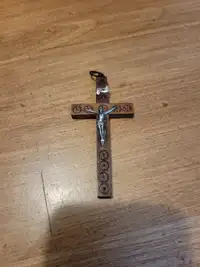 Petit crucifix de Jésus de Jérusalem bois et métal 