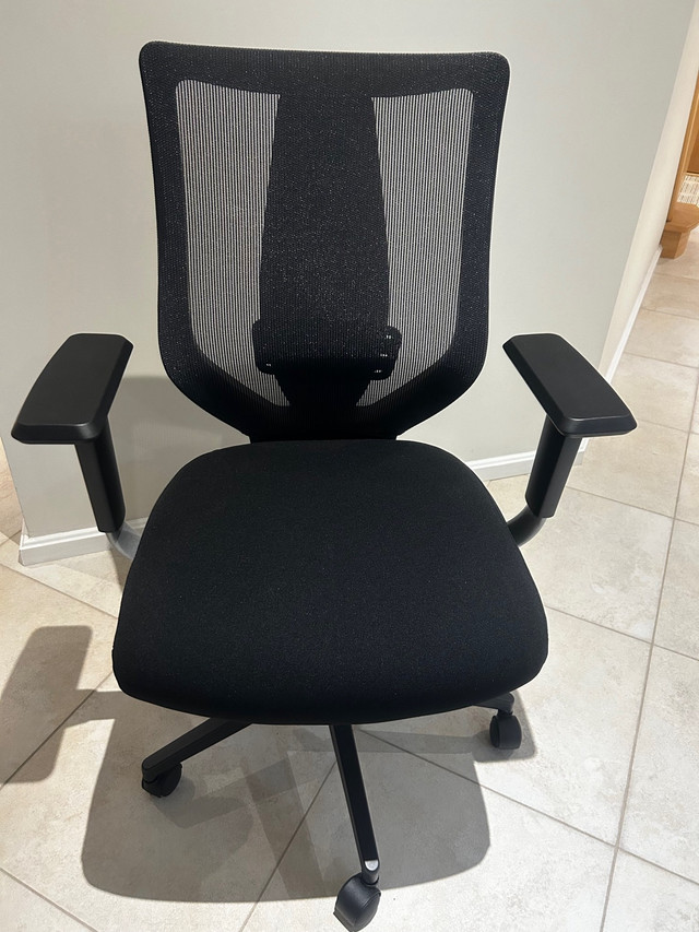 Office chair with mesh back in Chairs & Recliners in Kitchener / Waterloo