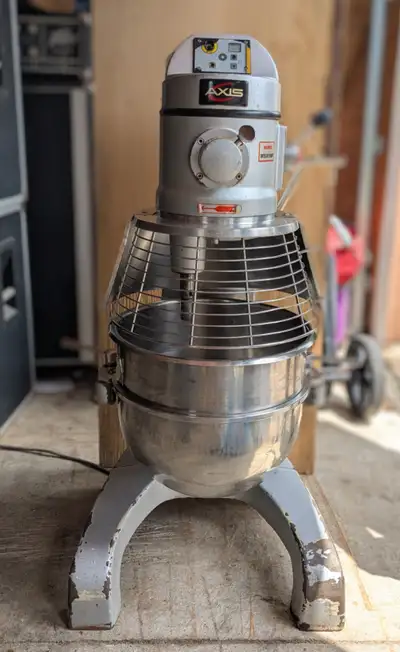This powerful Axis brand heavy duty 30 quart mixer is in good condition and works perfectly. Three s...