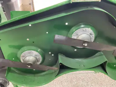 D60 AUTOCONNECT Mower, purchased in new in 2020. Drive Over c/w Lift & Load assembly for ease of han...