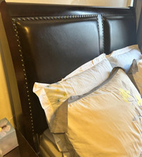 Moving sale ,wayfair queen bed set no mattress,like new