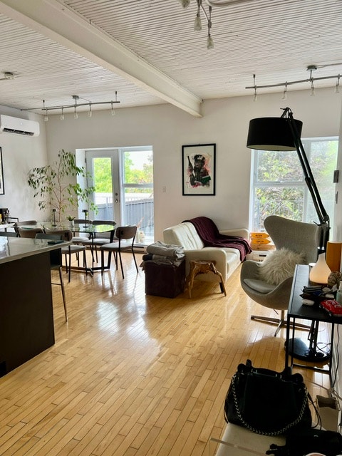 Stunning top flr 2-bed condo w/terrace, garage in Villeray — photo 2