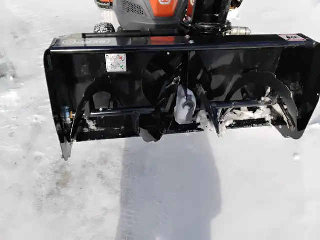 souffleuse à neige et tracteur à  gazon in Snowblowers in Laurentides - Image 8