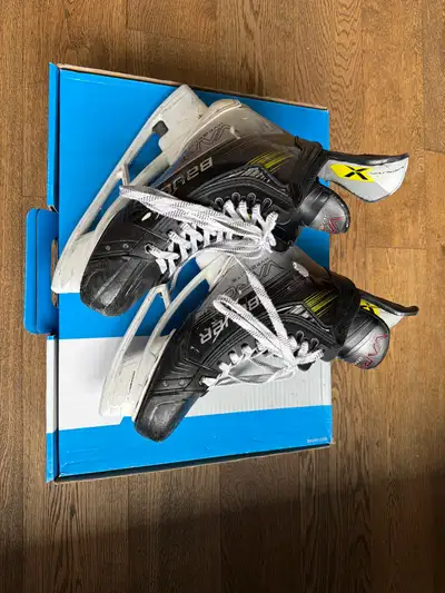 Used 1 year. Size 9.5, fit 2 Bauer Vapor Hyperlite 2 skates. No blades. Left skate tendon guard is b...