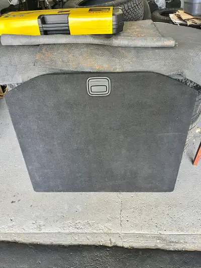 2011-2021 Jeep Grand Cherokee OEM Black rear trunk cover!, View more