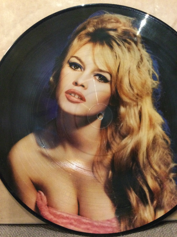 Brigitte Bardot -PICTURE DISC Vinyl Record pressed 1984 Denmark in Arts & Collectibles in Oshawa / Durham Region - Image 4