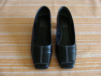 Chaussures pour dame en cuir noir - pointure 7 1/2