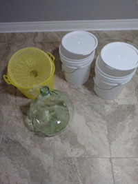 ONE 25 LITRE & 5 GALLON JUICE CONTAINERS 