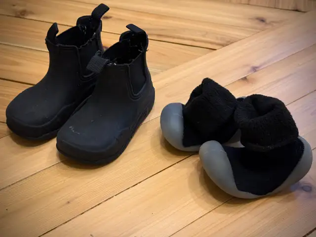 Toddler shoes + boots bundle  (UGG, Sorel, Stride Rite, Hunter) in Kids & Youth in Markham / York Region - Image 7
