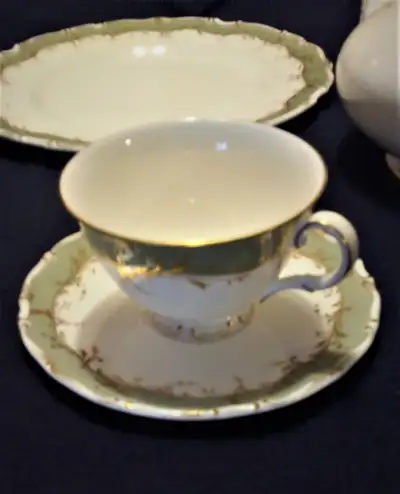 ROYAL DOULTON -FONTAINEBLEU Finest Bone China - Vintage  PATTERN, View more