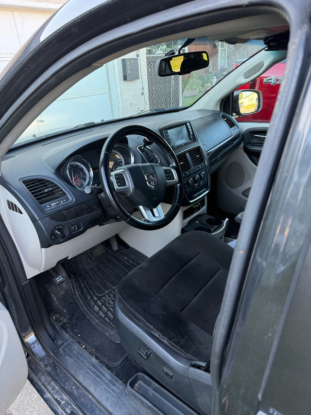 2012 Dodge Grand Caravan SE in Cars & Trucks in Grande Prairie - Image 2