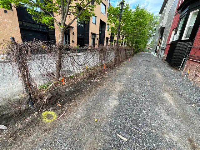Professional Chain Link Fence Installation in Fence, Deck, Railing & Siding in Ottawa - Image 5