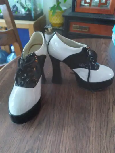 Ladies Oxford Style 4" Heels size 6 1/2 - 7, View more