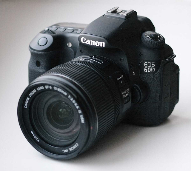 Canon 60d in Cameras & Camcorders in City of Toronto