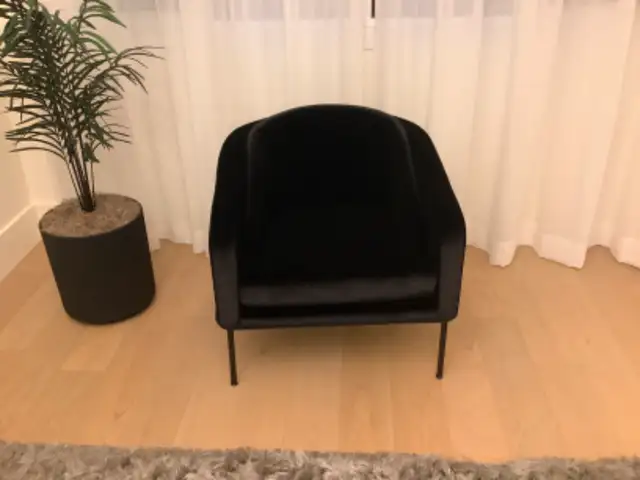 Arm chair, black velvet in Chairs & Recliners in Kingston - Image 3