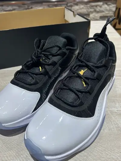 Jordan 11 CMFT SIZE 9.5, View more