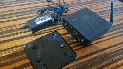 zbox MI523 Nano i3 6100 8GB RAM 320 GB drive Wifi