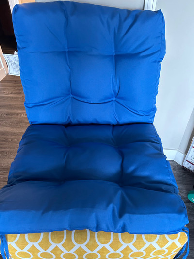 New 4 patio chair cushions