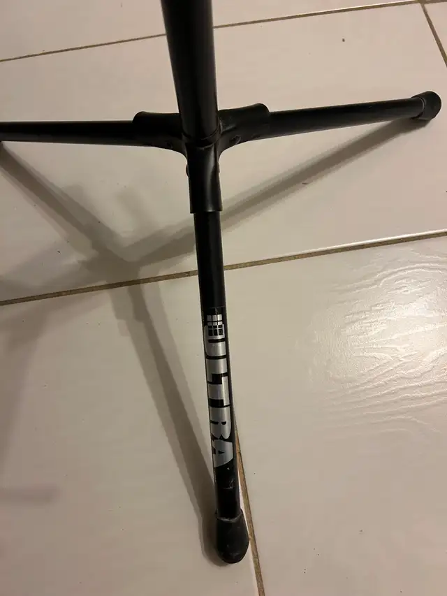 Folding guitar stand for sell in Guitars in Mississauga / Peel Region - Image 3
