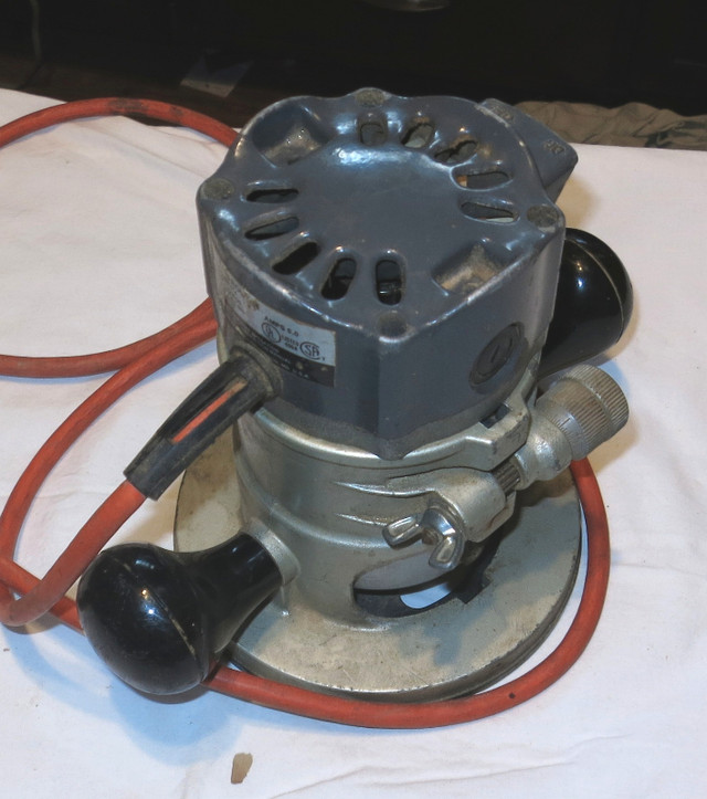 1/4" Shaft Router Black & Decker Model 7610 Vintage Metal 3/4 HP in Power Tools in Kawartha Lakes