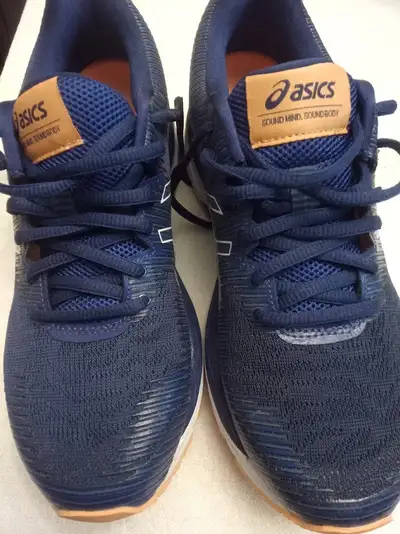 Asics women's sport shoes. size 8, View more