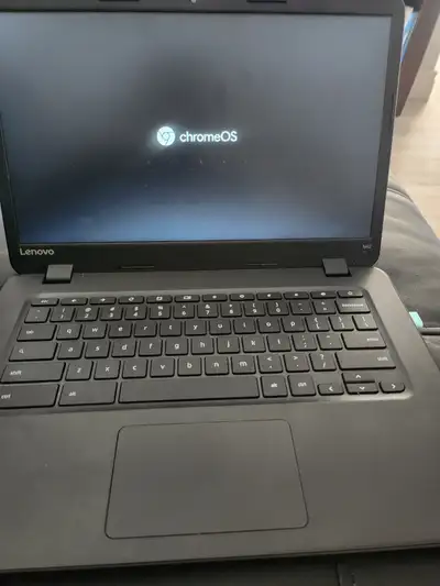 Urgent vend ordinateur portable lenovo comme neuf avec souris sens fils