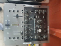 Numark X6 24 BIT Digital Mixer, Audio 4 DJ with two turntables.