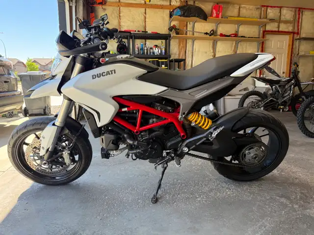 2017 Ducati Hypermotard in Sport Bikes in Red Deer - Image 4