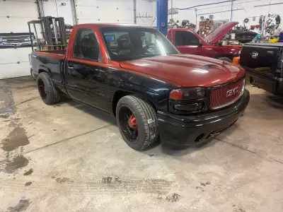 2004 GMC reg cab Denali conversion 5.3 auto 2wd Leather , loaded Recent paint 2011 GMC/Escdlade conv...