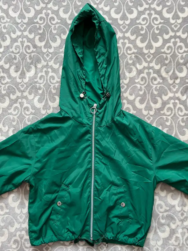 Urban Heritage Women’s Green Windbreaker Jacket  in Women's - Tops & Outerwear in Oshawa / Durham Region - Image 2