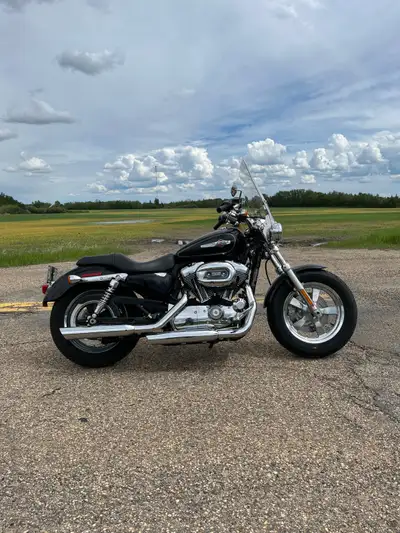 2012 Harley Davidson Sportster XL 1200 Custom -Windshield -Auxiliary Passing Lights Smart Security S...