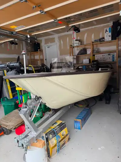 1985 GRUMMAN 15ft Aluminum Boat Price is negotiable. Please message me for more details and informat...