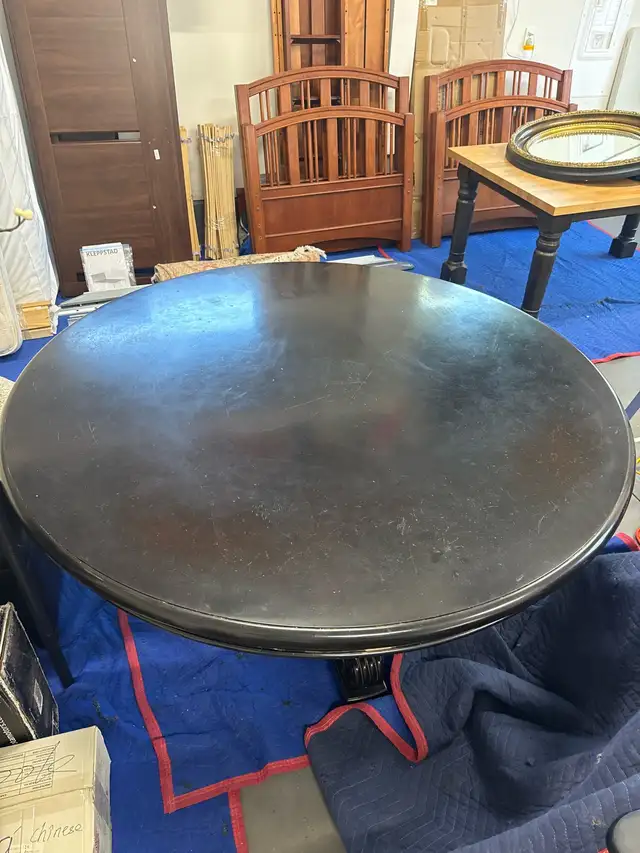 Kyra Round Dining Table in Dining Tables & Sets in Edmonton - Image 3