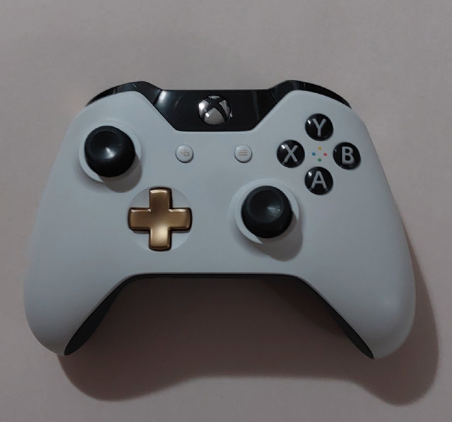 Xbox One Wireless Controller Special Edition - Lunar White in General Electronics in Mississauga / Peel Region